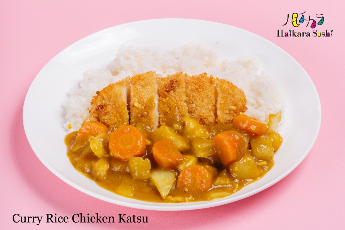 Tekstur creamy yang gurih dari kuah curry bertemu dengan renyahnya chicken katsu membuat menu yang satu ini selalu sukses memanjakan lidah para penggemarnya