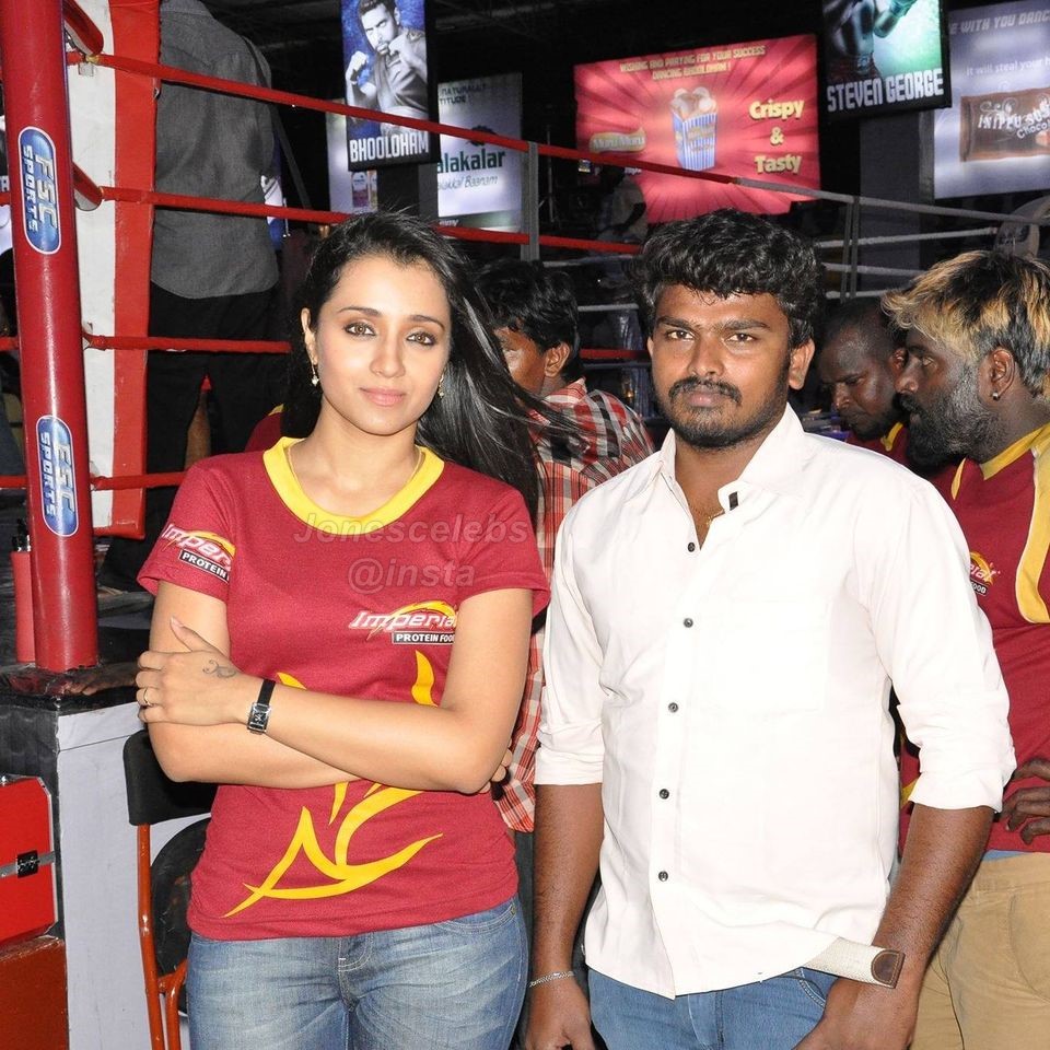 EiAofq2U0AAoY6_?format=jpg&name=medium