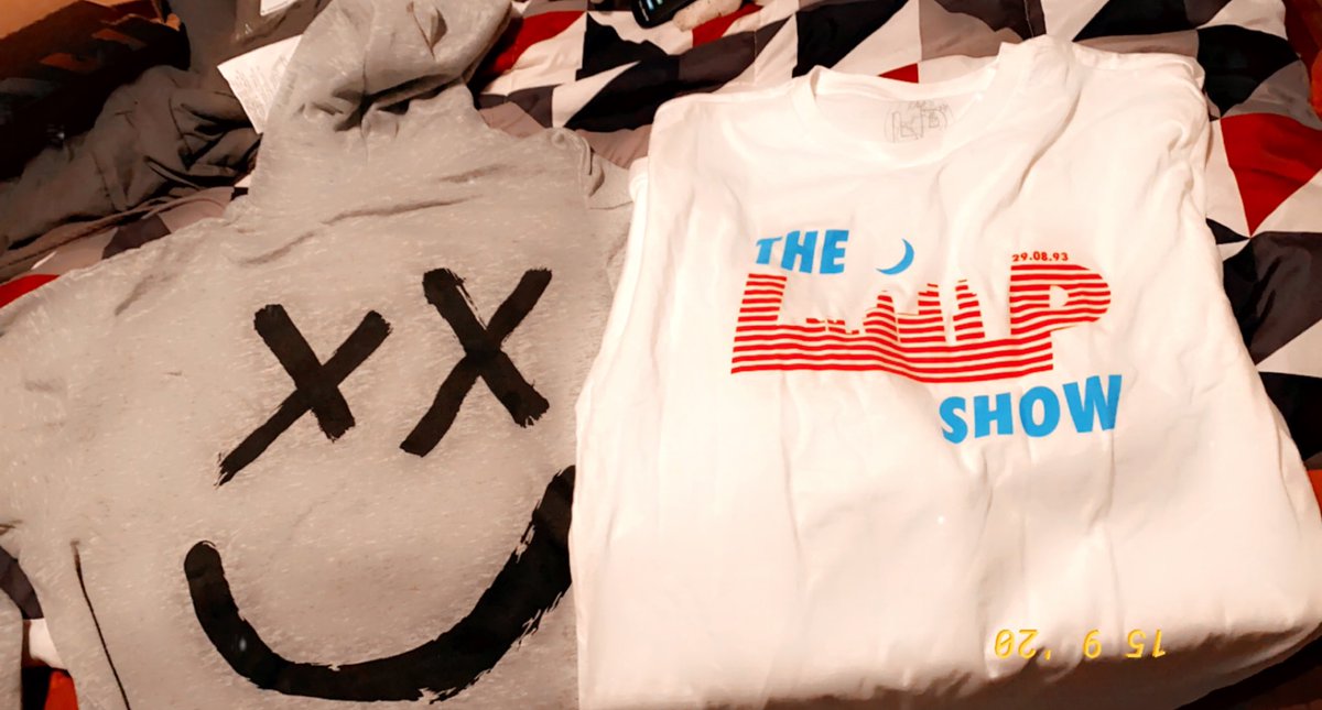 softloveni's tweet image. YAY! my @Louis_Tomlinson hoodie and my shirt from @LiamPayne’s #LPShowAct2 are finally here!!