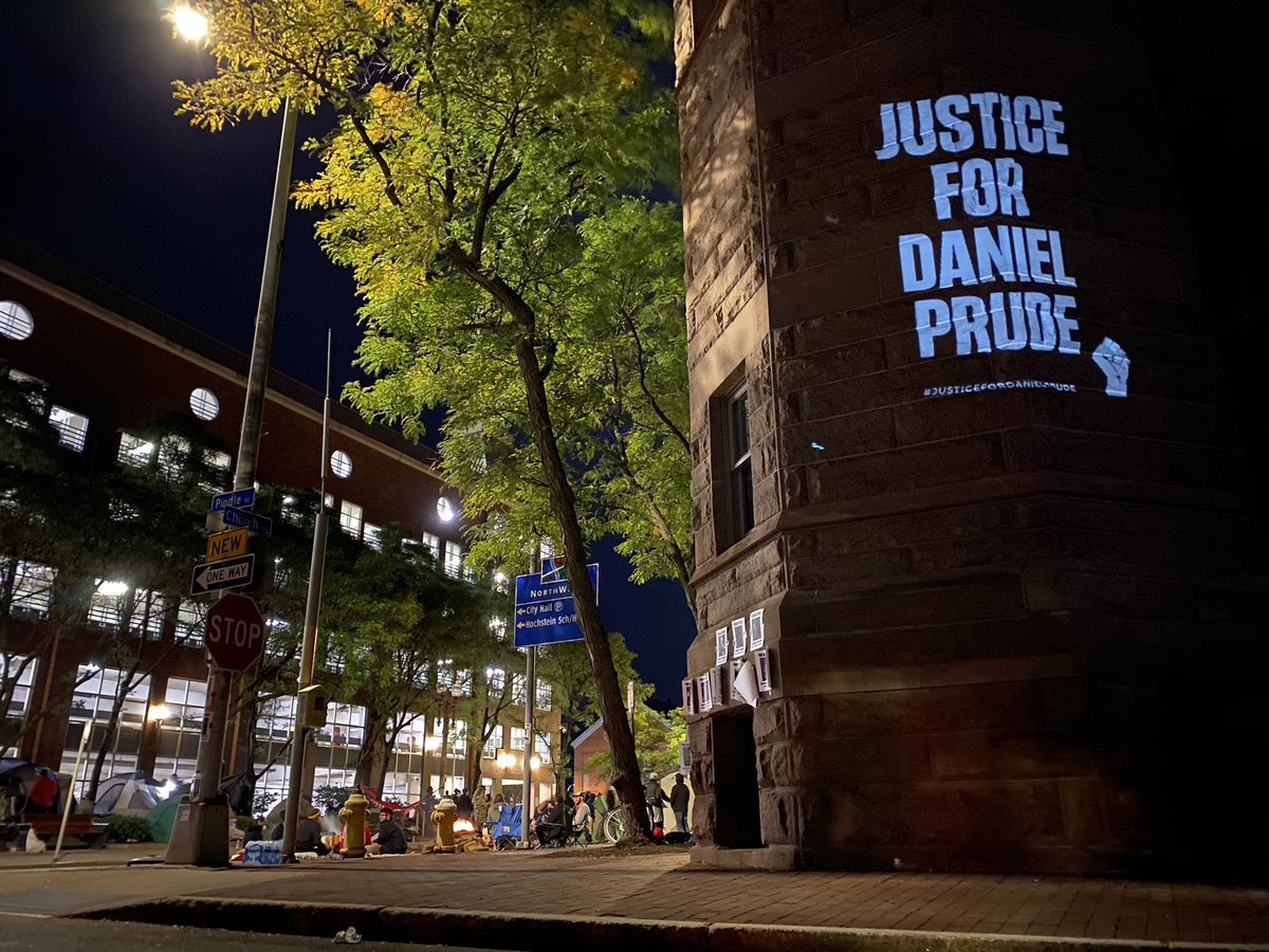 SlickShotThat's tweet photo. Yea, na.... the people are not having it. It appears they have no intentions on leaving City Hall tonight. #roccityhall #OccupyCityHall #night1 #roc #ROCprotest #danielprude #justicefordanielprude #projectorart #expression #messages https://t.co/zJWfaePzIC