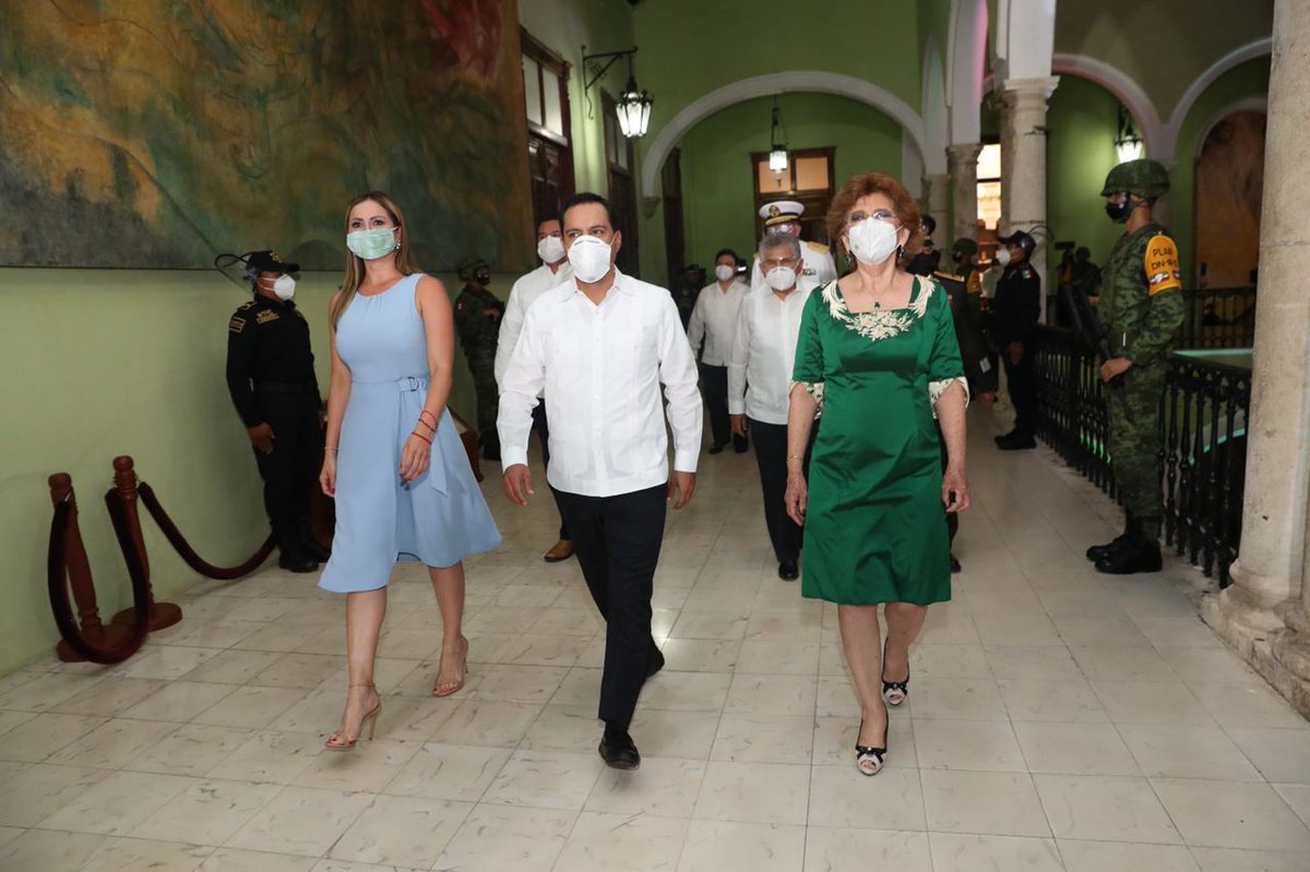 MauVila's tweet photo. Desde el balcón principal de Palacio de Gobierno, dimos el tradicional Grito de Independencia, con el que recordamos a todos los héroes que nos dieron patria y libertad. (1/2) https://t.co/pM4LQsqOz7