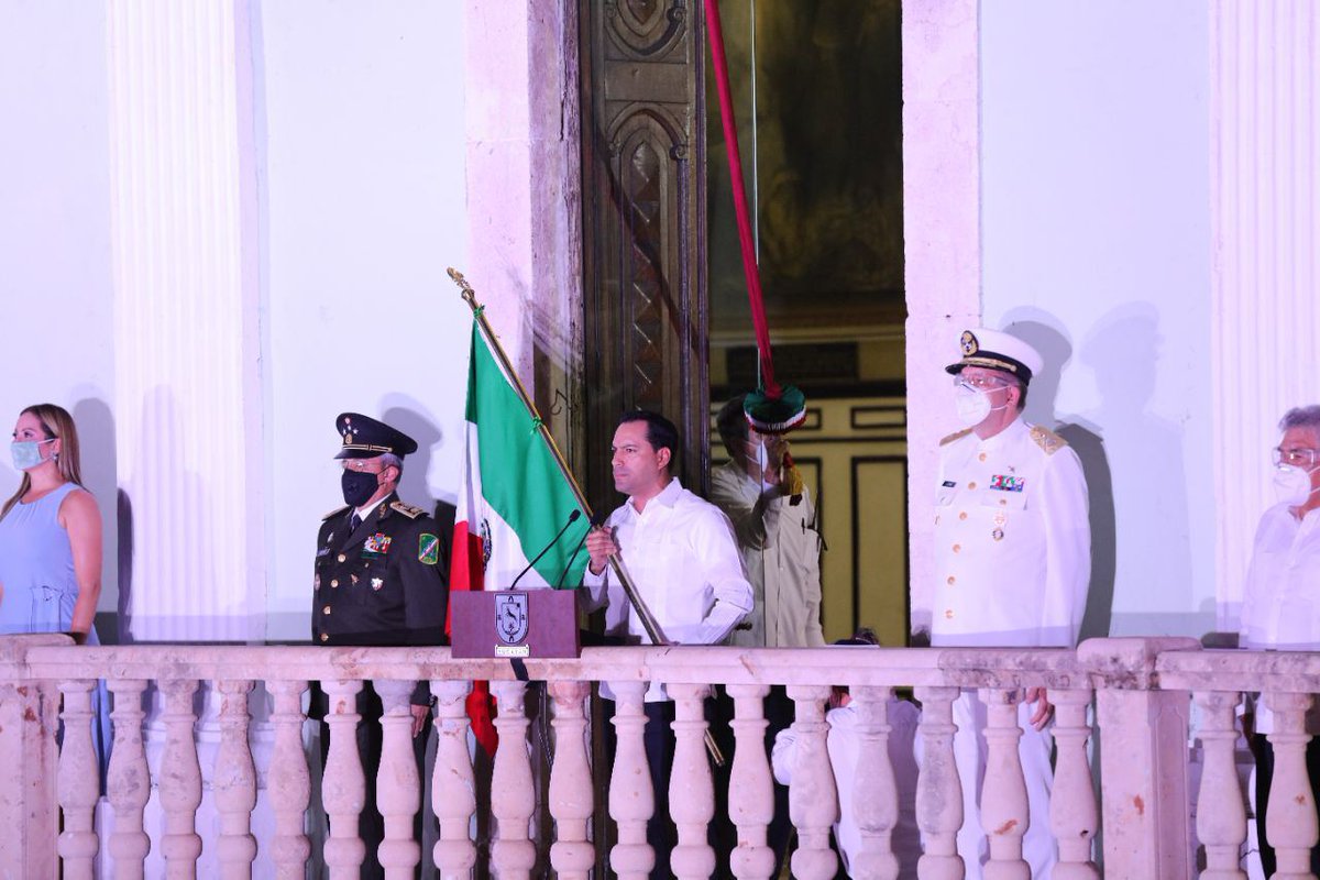 MauVila's tweet photo. Desde el balcón principal de Palacio de Gobierno, dimos el tradicional Grito de Independencia, con el que recordamos a todos los héroes que nos dieron patria y libertad. (1/2) https://t.co/pM4LQsqOz7