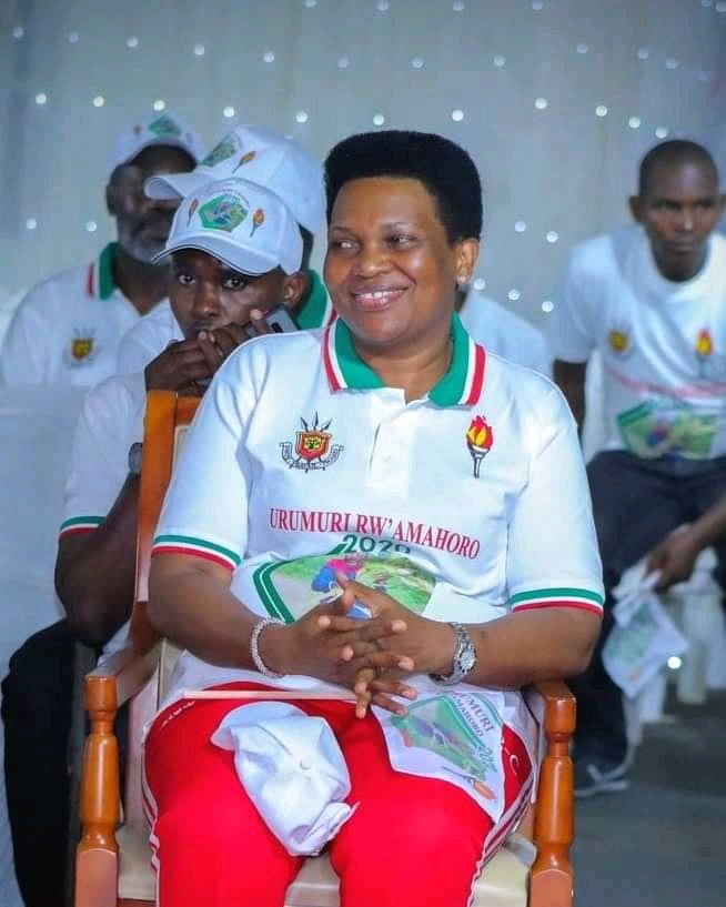 NsabimanaClest4's tweet photo. #Burundi lancement officiel de la 14ème édition du #flambeau delà paix au Burundi
initiative de son Excellence Feu Pierre Nkurunziza
Un vrai patriote et père de la nation
Vive le Burundi et
#GenNeva https://t.co/zLTbiBUP3k