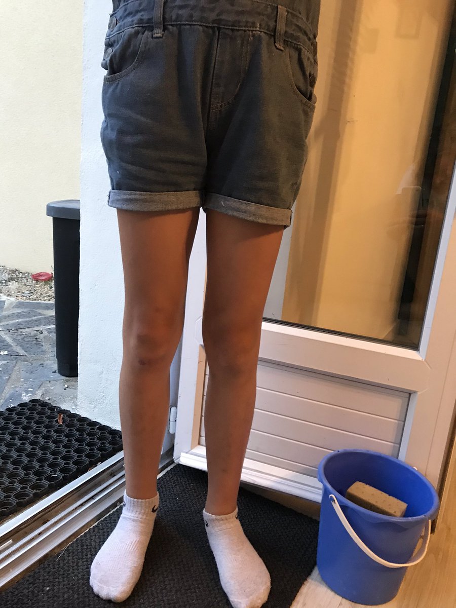 GervaisPascale's tweet photo. @jmblanquer  trouvez vous que ma fille est habillée « normalement » ??
Elle a été rétorquée au collège #14septembre https://t.co/Sqqx9mHcQO