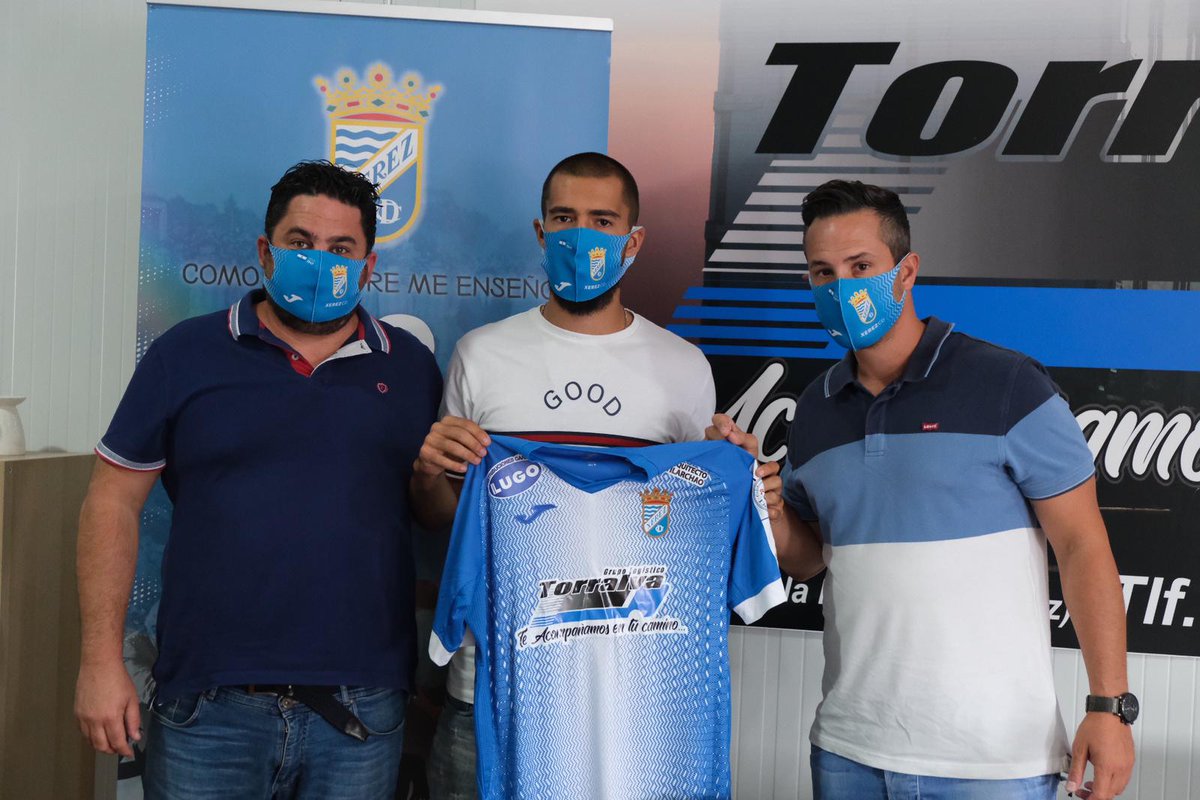 XerezCD_OFICIAL's tweet photo. ⚽ Presentación de @LucasCorrea13_, Palacios y Rubén Sánchez en las instalaciones del Grupo Logístico Torralva 💙⚪

¡Muchas gracias por ofrecernos de nuevo vuestra casa! 🤗

#YoVuelvoYTú https://t.co/jixhDjxVOK