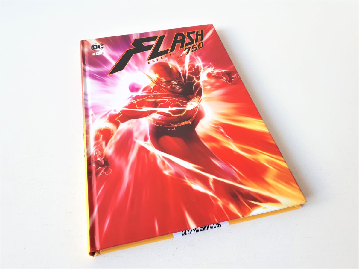 eccediciones's tweet photo. Hace 80 años comenzó la carrera de #Flash.
Jay, Barry, Wally... Todos han sido el Velocista Escarlata.
Ahora, con motivo del número 750 USA, realizamos un homenaje a todos estos héroes, ¡y a sus aliados y villanos!
Especial #Flash 750. Ya disponible: https://t.co/y8qf84x1G5 https://t.co/QG2CH6v1zY