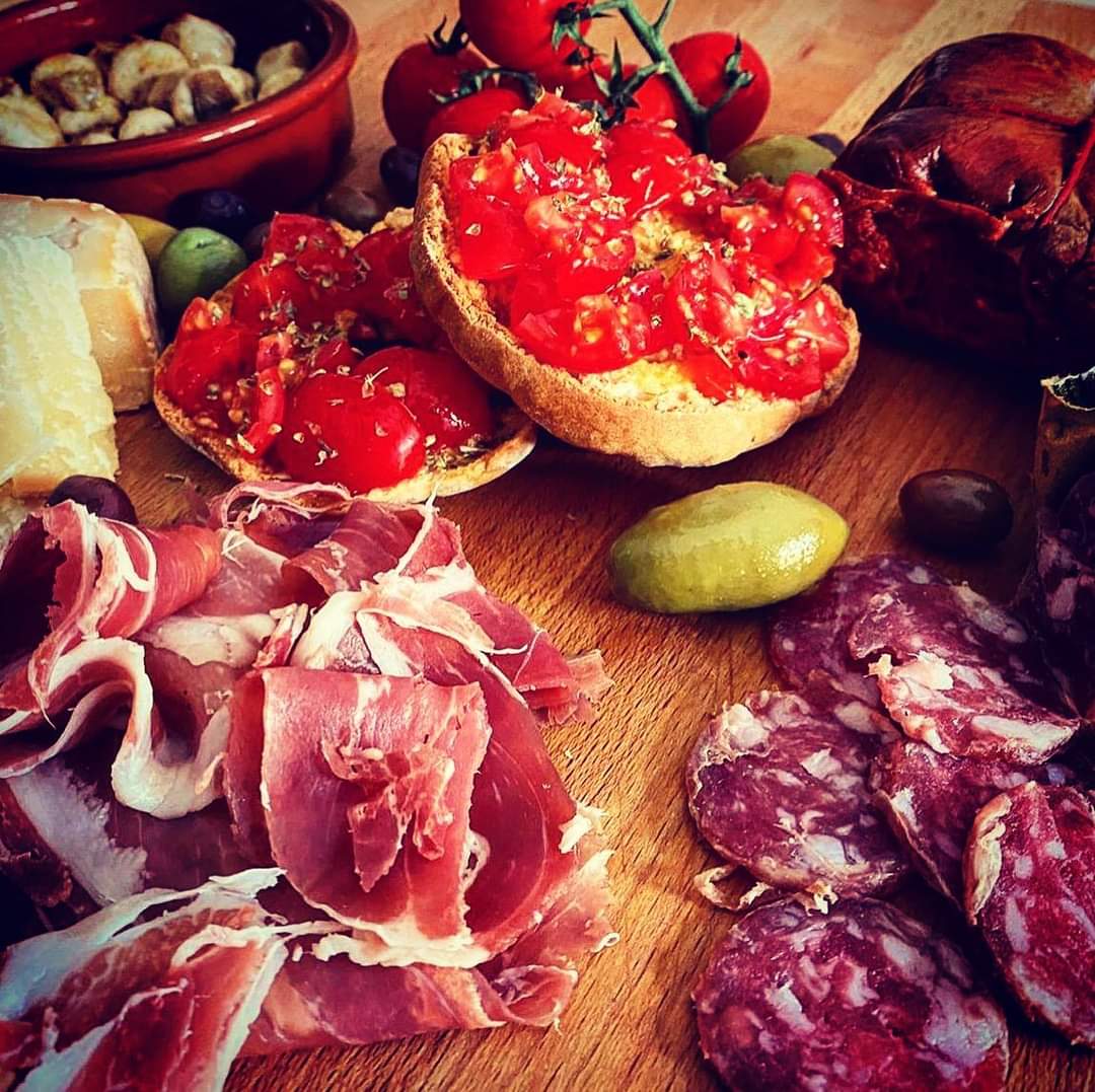 LaPinetaTruro's tweet image. I am producing something a little different to the normal pizza and pasta. I am bringing to Cornwall authentic Southern Italian cuisine, recipes passed down from my Nonna and my Nonna's Nonna. #duchybizhour #familyrecipes