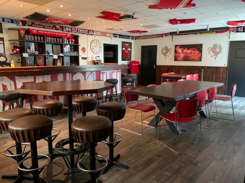 fctwente's tweet photo. 🔴 Supportersvereniging Den Ham FC Twente Madness heeft sinds kort een eigen home! 🙌🏻

#fctwente https://t.co/XHY1vumQ1M