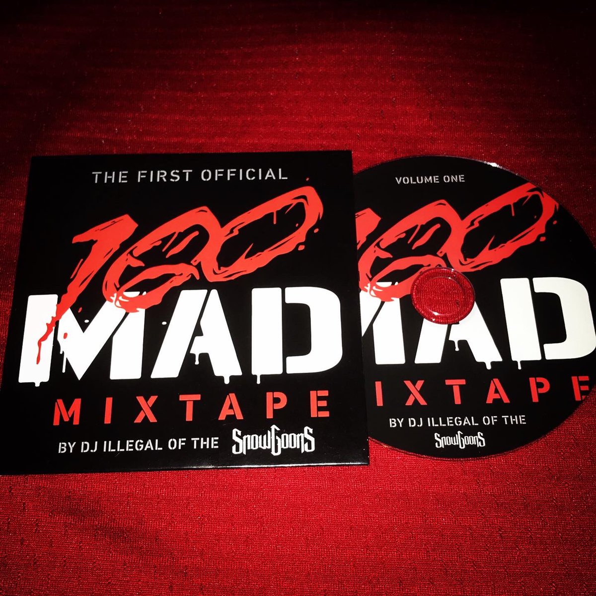 "💯MAD MIXTAPE"
❄️🔥❄️🔥❄️🔥❄️🔥❄️🔥❄️🔥
頭からケツまで、最高の暑苦しさ!
#100mad #snowgoons #djillegal #goonmusick #goonsgear #onyx https://t.co/YERzTnroWH