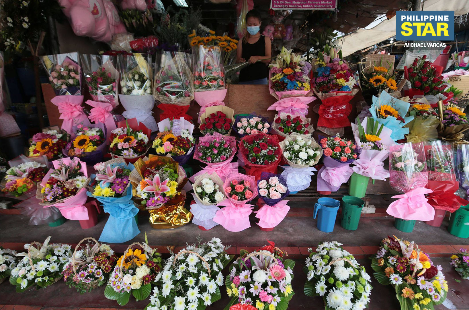The Philippine Star On Twitter A Flower Vendor In Araneta City Cubao Shows Her Display Of Flower Arrangements For The All Souls Day Https T Co Spavkldvq9 Twitter