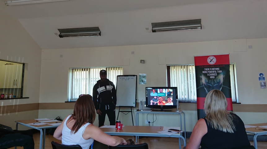 KentVRU's tweet photo. VRU knife awareness campaign continues with targeted direct work with individuals of concern engaging in educational diversion groups discussing knives, gangs and County lines #LifeStories #diversion #Discussion @kentpoliceshep @kentpoliceash @kentpolicedover #metanoiaproject https://t.co/KmGGzLxxE4
