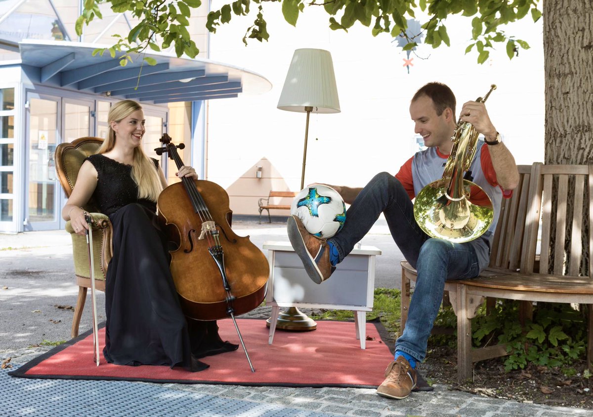 Heimspiel: „Viertel nach acht“ #1
Am Donnerstag, 17. September, startet das Mozarteumorchester Salzburg mit „Viertel nach acht“ –
mit anschließender Jamsession mit dem Publikum! – die neue Konzertreihe „Heimspiel“ im Orchesterhaus.
Infos unter: MOZARTEUMORCHESTER.AT
