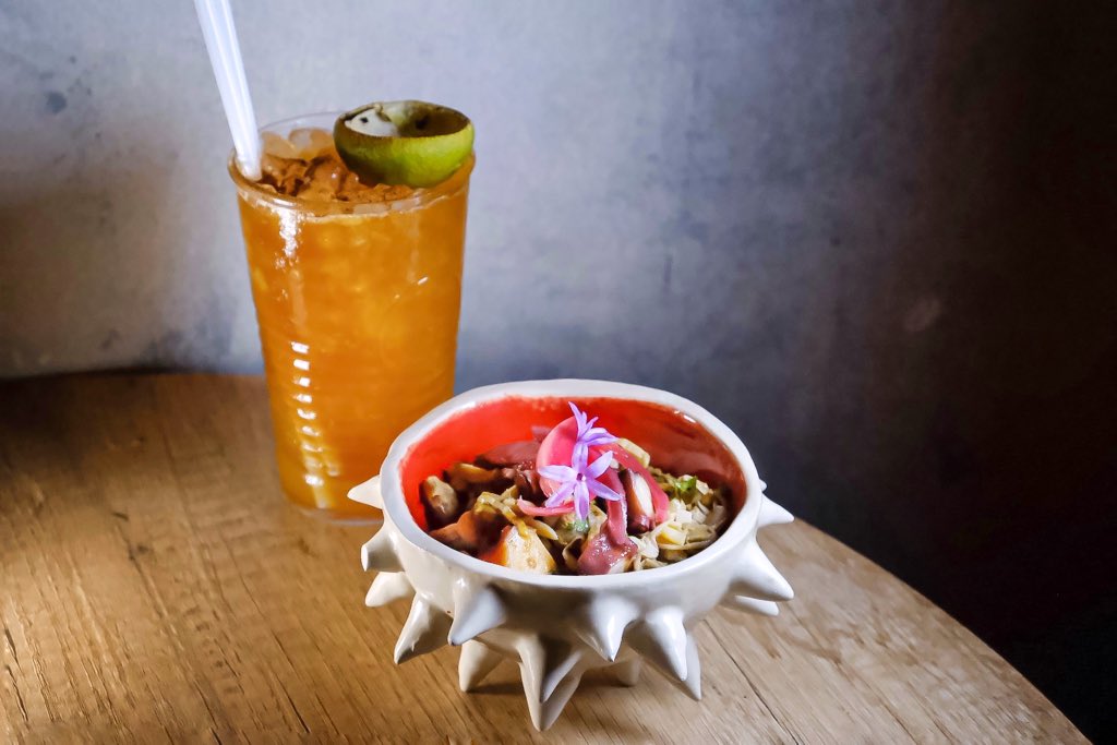 LosFoodistas's tweet photo. La vermutería #VdeVermut ofrece cócteles y tapas en el barrio de Sant Antoni #barcelona ,el más vermutero de la ciudad, pero con un claro carácter diferenciador
#vermut #mixology 
✨🍸🍸✨Te lo contamos en nuestra web
https://t.co/r6DnRvIlml https://t.co/LuQnma4a9A