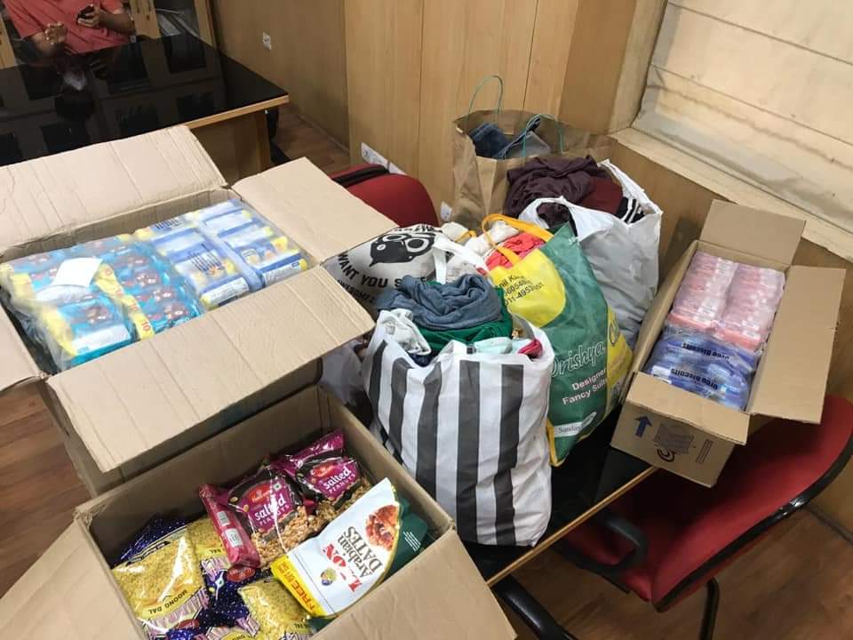 DrJawahars's tweet image. Resident doctors of #AIIMS have started with small contribution for needy people through #HandsThatHelp drive of Maulana Azad Medical College.
Everyone is coming forward to donate food items, old clothes &amp;amp;other useful items which can be given to needy people in this pandemic.