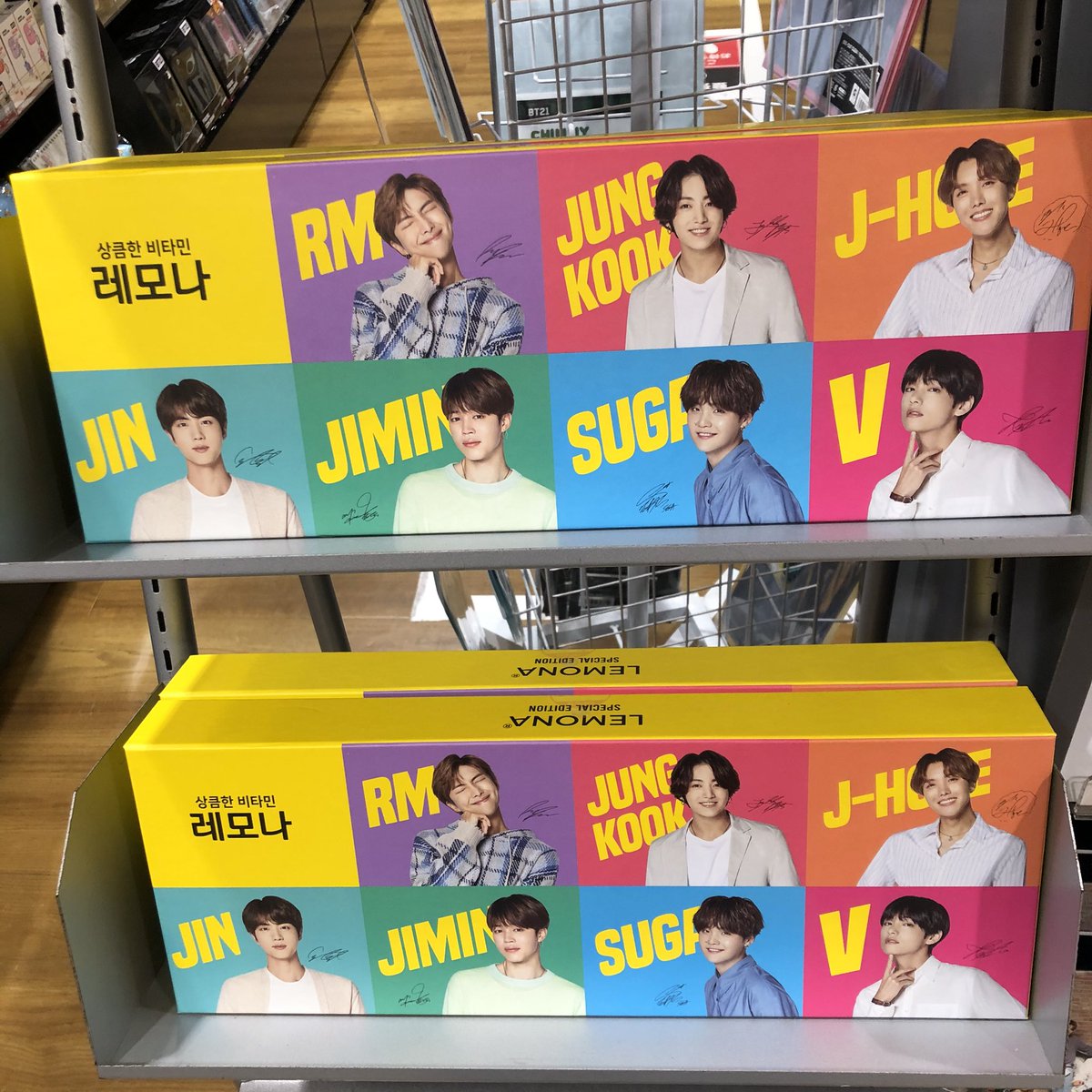 タワーレコードアミュプラザ鹿児島店 Bts Btsパッケージがかわいいビタミン剤 Lemona Bts ドリンクスペシャルパッケージ 7本セット本日より販売開始ヾ ﾉ 特典はフォトカードとポストカード 3種の絵柄よりお選び頂けます をお渡し 早い