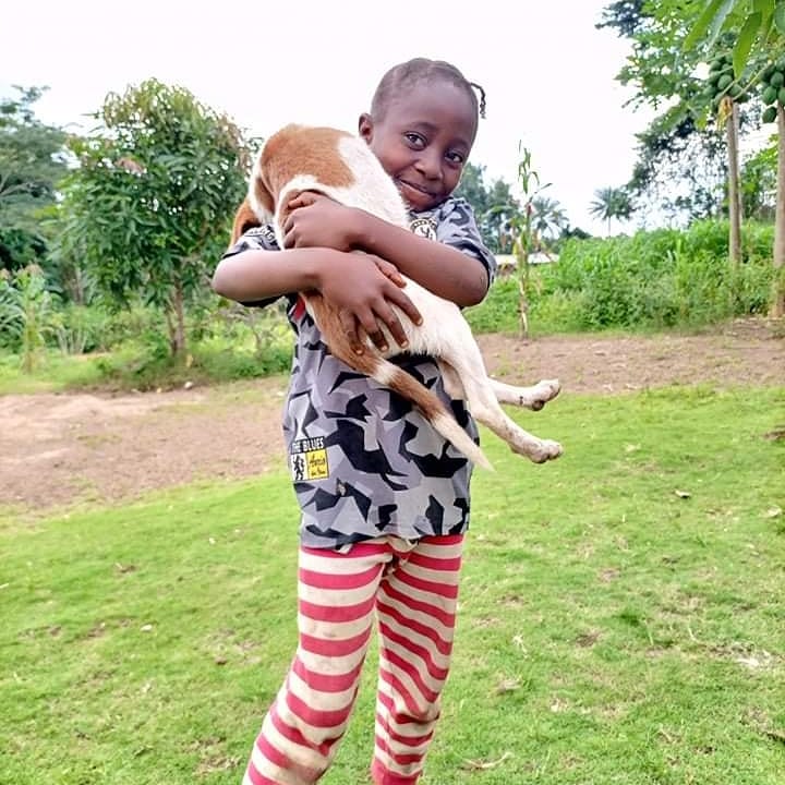 LiberiaAnimal's tweet photo. We instill in children the values of kindness, empathy, respect, responsibility and compassion for #animals and other people. This is Kebeh and her lovely pet friend "PROSPER " demonstrating the true meaning of love and compassion for animals. 
#BeKindToAnimals #HumaneEdcation https://t.co/B9sHx0pmX2