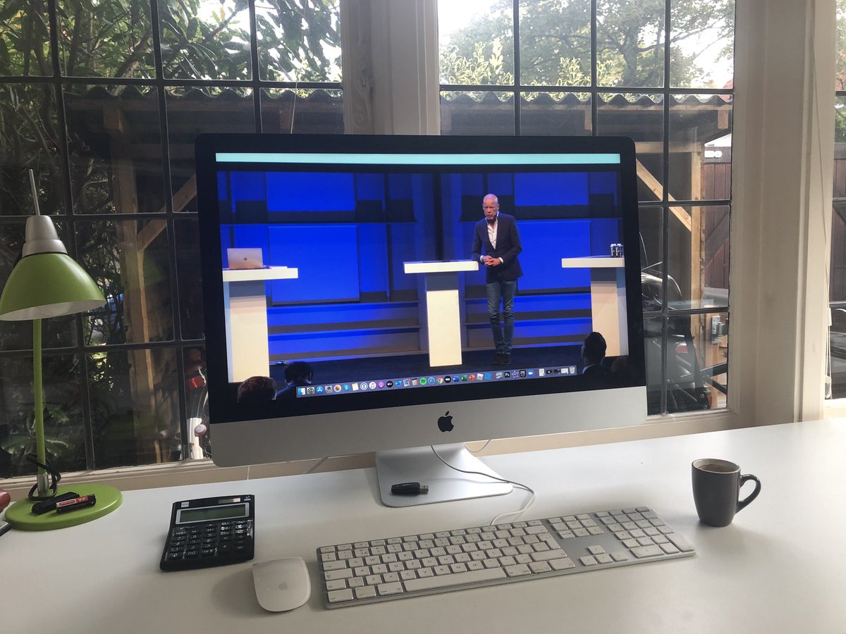 Met een lekkere espresso kijken naar het miljoenenontbijt van <a href="/VNONCWDenHaag/">VNO-NCW Regio Den Haag</a> . Goed geregeld met de #Livestream