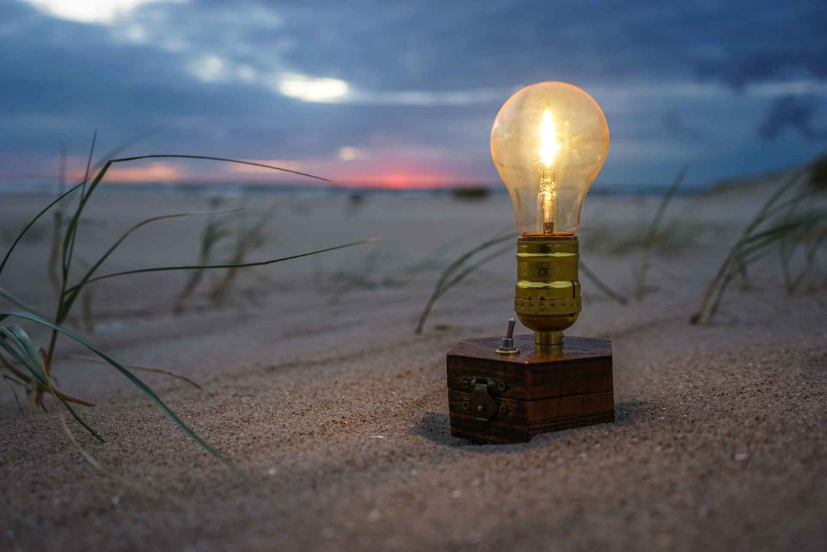 Extend the night with your #BEACHING LIGHT

#WirelessCharging Edison lamp 
TIMEBULB.shop
MADE IN GERMANY

#picnic #winepicnic #romanticdate #timebulb #timebulbmoment #cordlesslamp #beachparty #picniclamp #placetobeach #piratesofthecarribean #beachsunset #beachpicnic