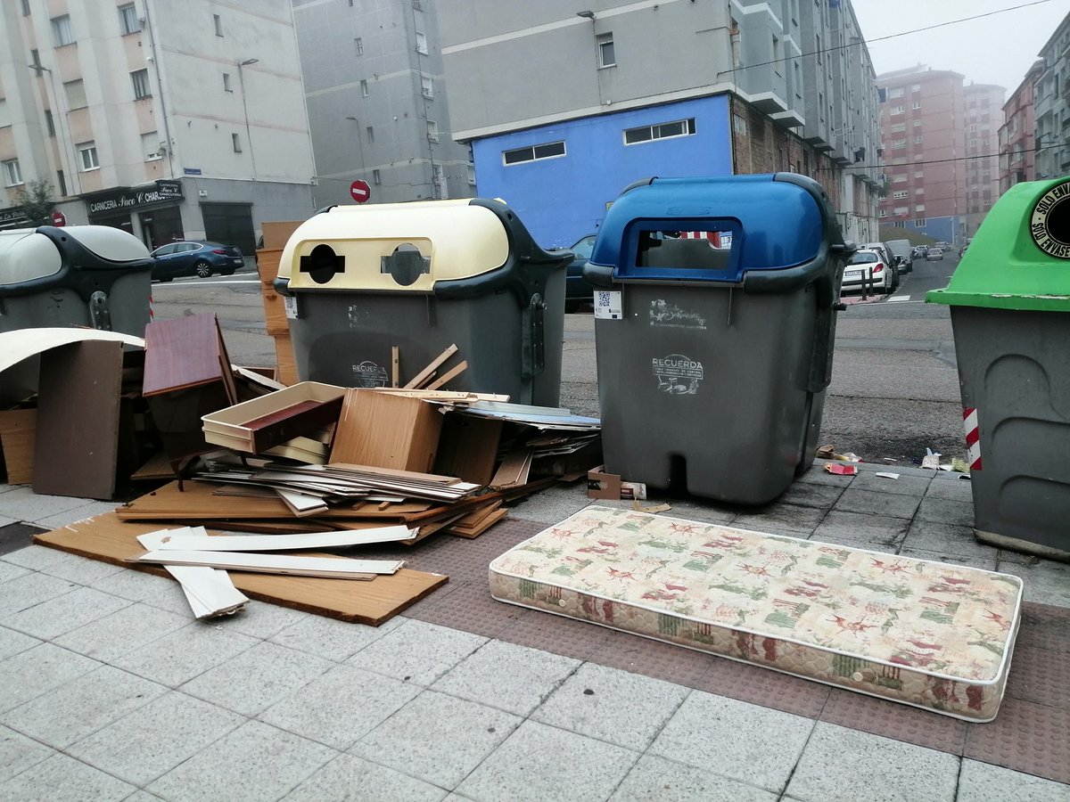 SDRVivaYLimpia's tweet photo. Madre mía la #SmartShitty @gemaigual @mrojocalderon #Santandersucio #SantanderCiudad #santanderapunto https://t.co/AsFKhVZh6c
