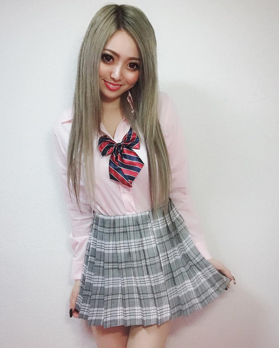 雨降る夜は少し寂しい気持ちになる。 …でも笑顔でいよう！きっとそんな私を見つけてくれるって思いたいから、、  #日本#カフェ巡り#コーヒー