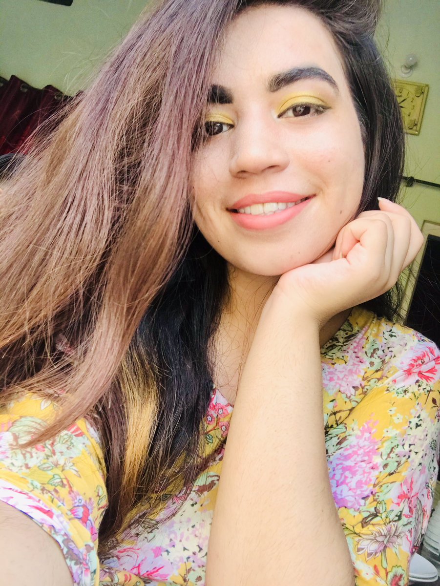 #2 : Yellow Yellow represent fun, friendship and happiness. Yellow has stimulating effect on mind so appropriate for study room.