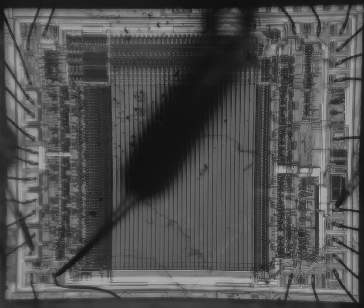 Macroprobing a fried Dardomania EPROM
 caps0ff.blogspot.com/2020/09/macrop…