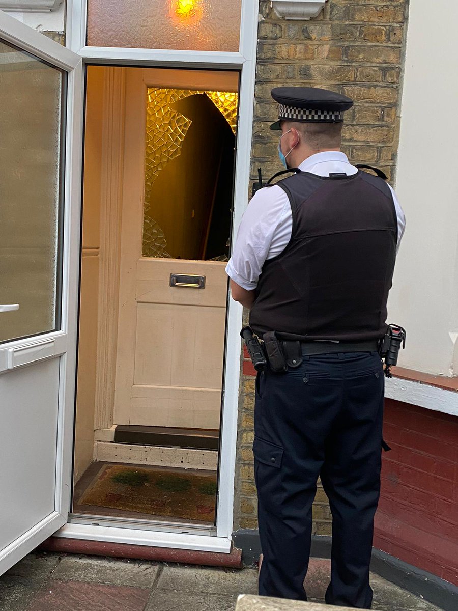 A successful warrant executed this morning by SNT officers on Plumstead Ward. We worked along with the Greenwich Integrated Enforcement Team targeting criminals and their network. #weareontoyou #partnershipwork #results