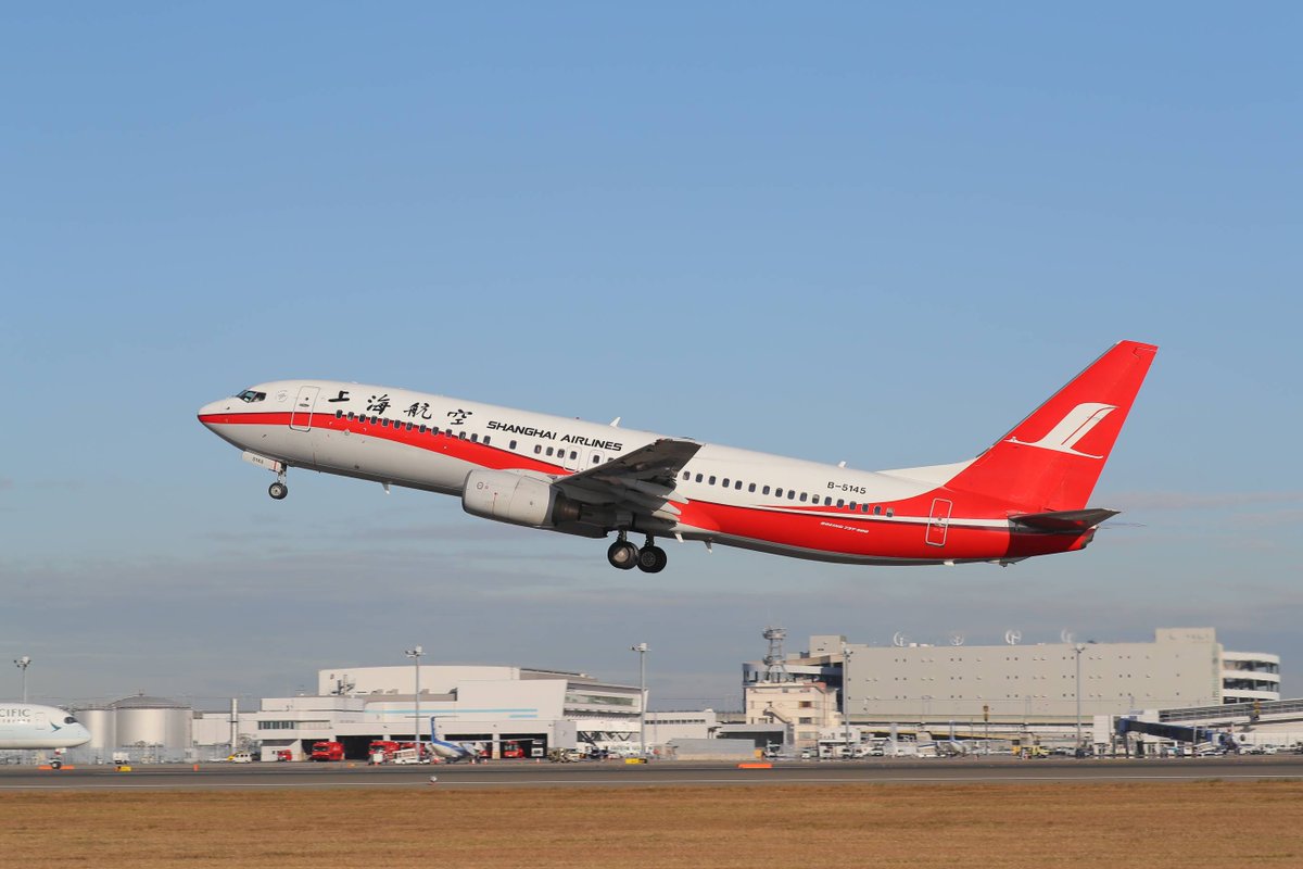 中部国際空港セントレア セントレアクイズ ご回答ありがとうございました 朝のヒコーキ は 上海航空 のボーイング737でした 尾翼のマークには会社名の略語 Sal と上海の 上 が表されている