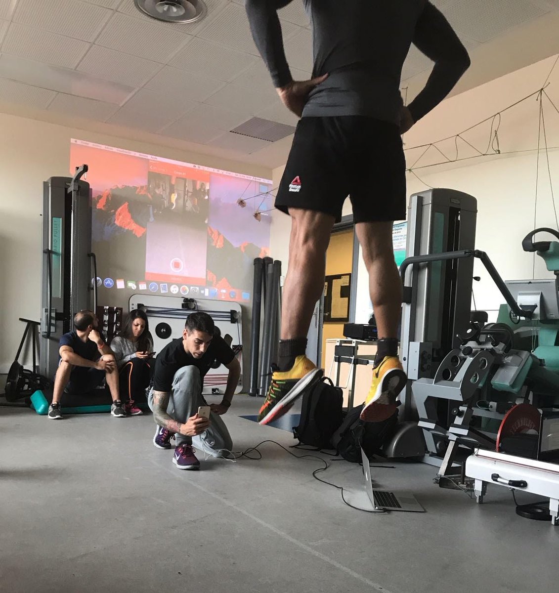 MUEntrenamiento's tweet photo. ¿Q es Q? Nuestro #profesorado #master #entrenamiento #actividadfisica y #salud Hoy el @dr_cbalsalobre investigador en Ciencias del Deporte. Creador de diversas aplicaciones como #MyJump 2 o #MyLift https://t.co/G7O8SwuLkm