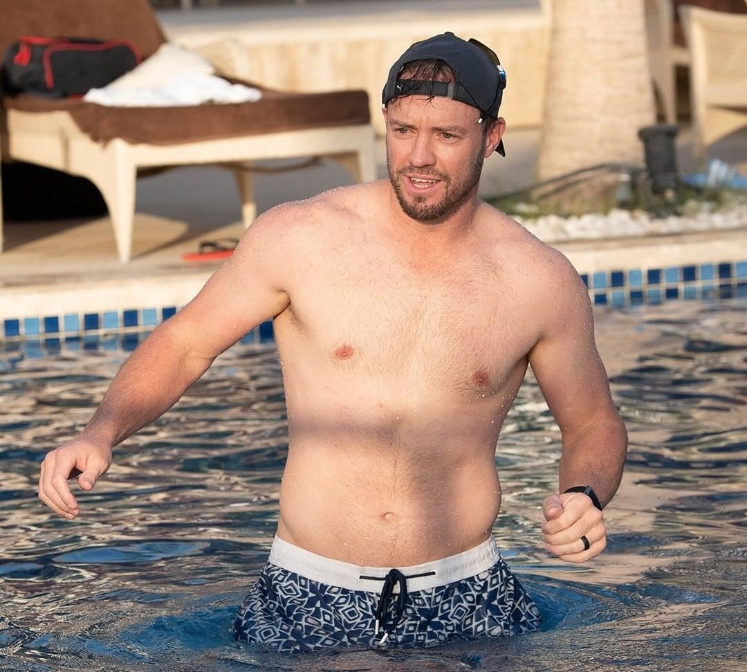 Virat Kohli's and Ab De Villiers and His all players fun and Chill and  masti mood in the pools.!! Looked that Virat Kohli's arm biceps and triceps  deadly combination💪🙌.!! Most fittest players, image size:1080x971