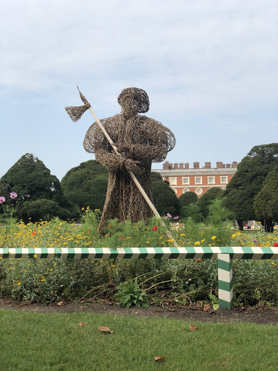 AnnHartl's tweet photo. Keep calm and stay strong - even dire times shall be overcome. Enjoyed my visit today to #HamptonCourtPalace @HRP_palaces - it’s been a while, but I’ll be back. https://t.co/WAjgupgYbw