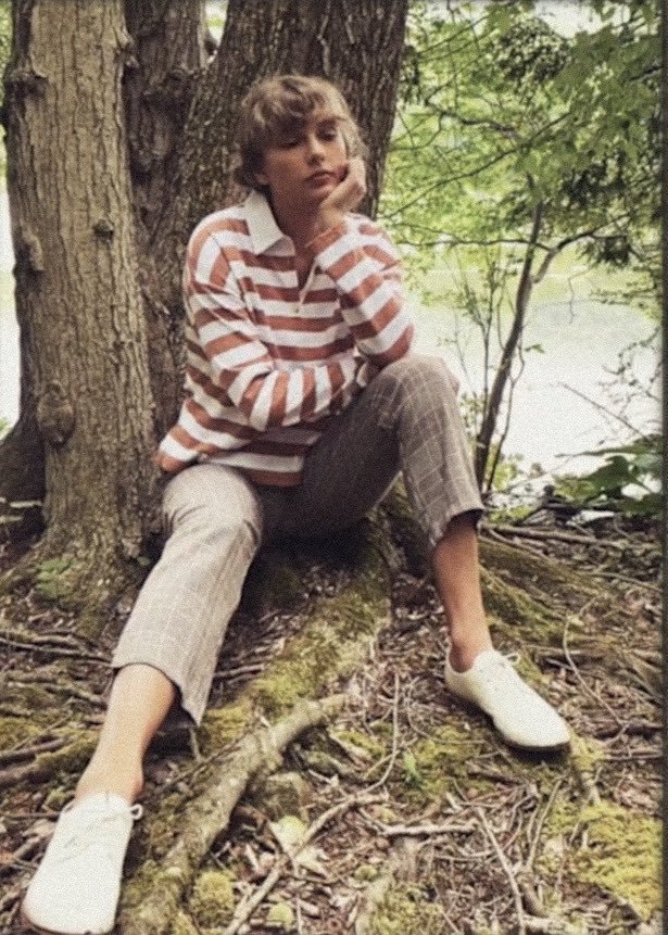 Swiftie13NY's tweet photo. Si os fijáis Betty ya vino porque es la de cárdigan y ahora quién realmente viene es James hablando sobre Betty. Taylor va a interpretar a James e irá vestida de chico 🙊😯 #BettyIsComing #JamesIsComing #folklore #ACMawards https://t.co/49ozgCg0Al