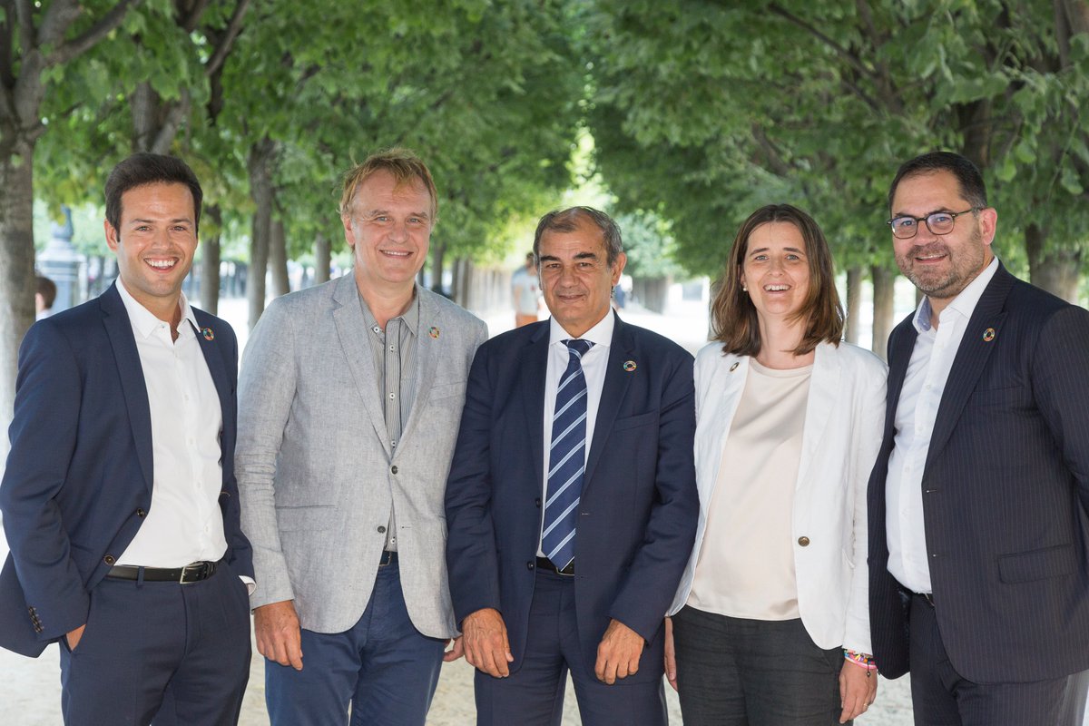 SocialEcoEU's tweet photo. 🗞️Also on our newsletter➡️
✅Election of our VP #AlainCoheur as President of @EESC_INT
✅Events of the #DigitalRoad to #Mannheim @euses2020
✅Digital #MontBlancMeeting @ESSForumIntl
✅@ERGO policy paper on #SocialEconomy in supporting #Roma inclusion
👉https://t.co/TNh9N9Xd2a https://t.co/OXsdx6qiQ1