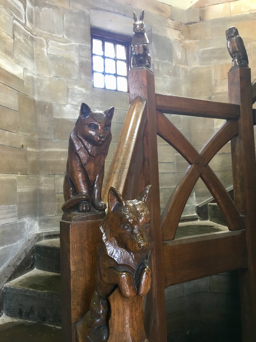 Moving on to Glasgow Cross, the Mercat Cross looks ancient, but was built in 1929 to a design by Scotland’s first female practising architect, Edith Burnett Hughes. During  @GlasgowDOD last year, GWL walkers saw the interior animal figures by Margaret Cross Primrose. 14/25