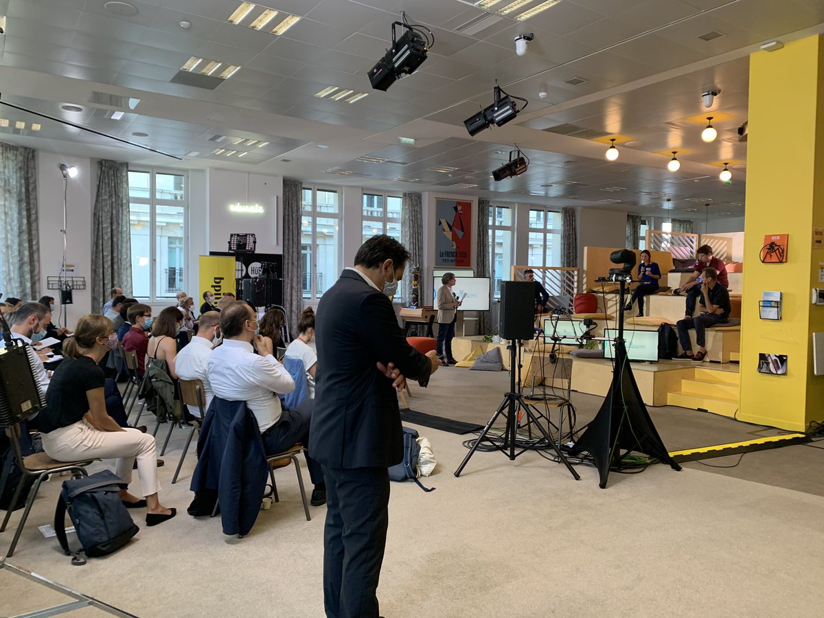 JustArapesh's tweet photo. Ça ressemble à quoi le behind the scenes du live #ConvAgri organisé par @rumeurpublique et @BpifranceHub ? (A retrouver ici : https://t.co/Pvl5eJip4L) La réponse en photos ⤵️ https://t.co/O45cFwIeXP