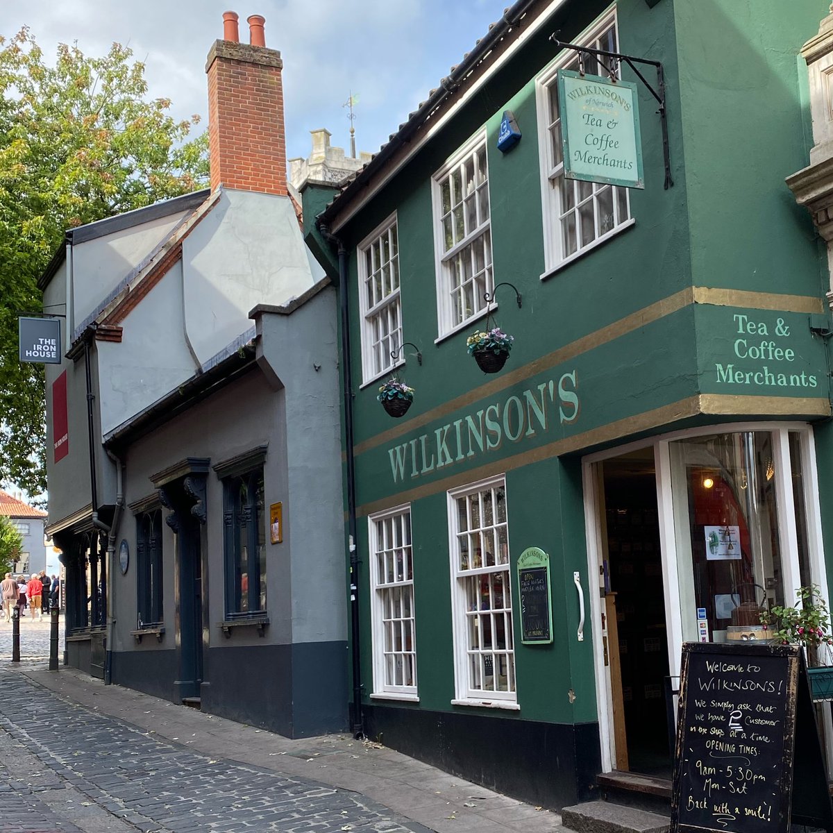 NorwichLanes's tweet image. You can’t miss the aroma of loose leaf tea, when the doors are open at @WilkinsonsofNor - norwichlanes.co.uk/shop/wilkinson…