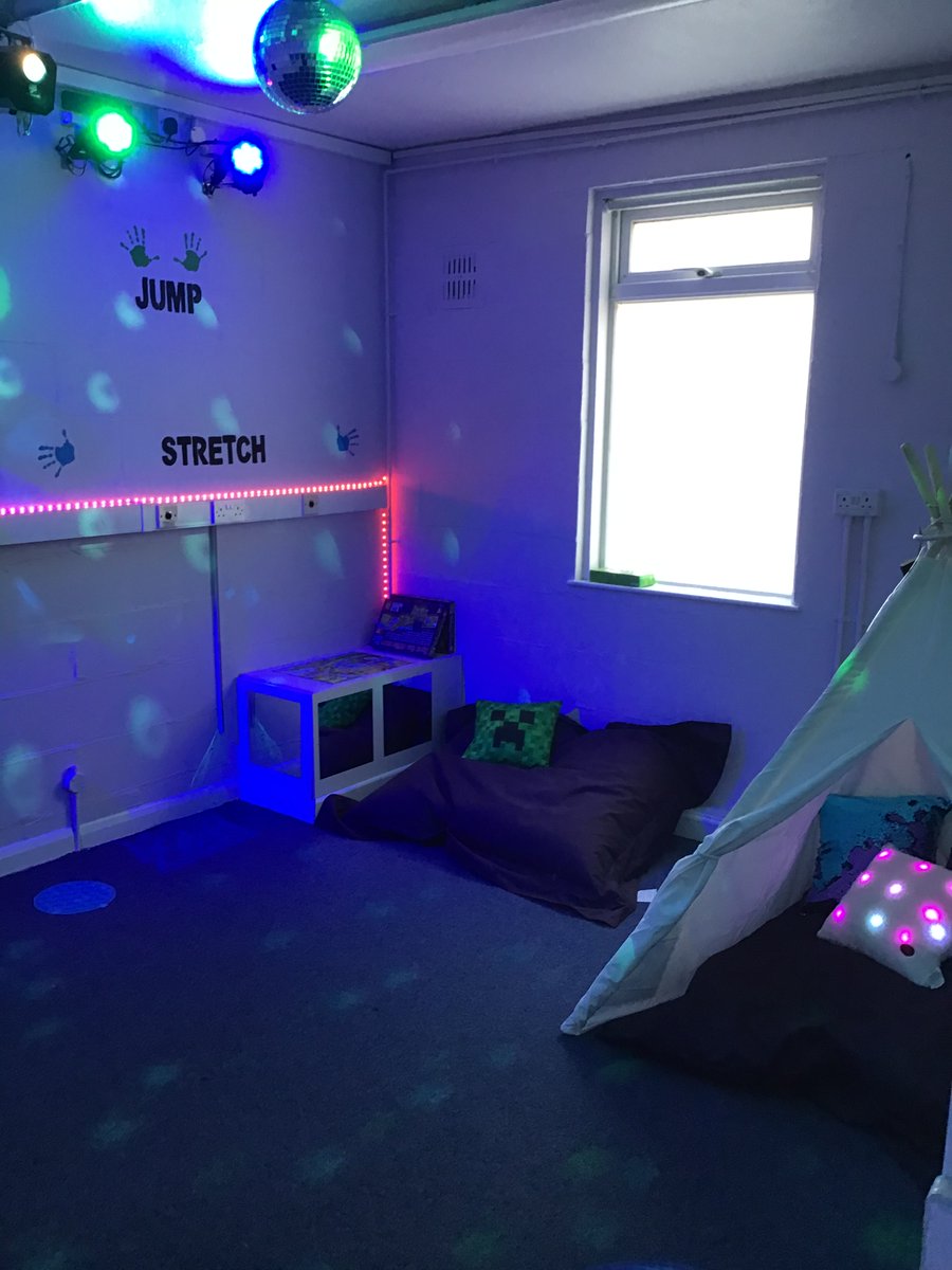 CathaysHigh_SRB's tweet image. Look at our newly decorated sensory room. Not sure who loves it more our students or the staff #OpportunitesforAll