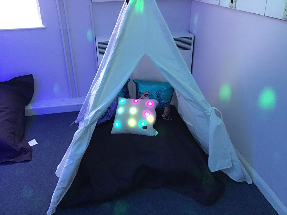 CathaysHigh_SRB's tweet image. Look at our newly decorated sensory room. Not sure who loves it more our students or the staff #OpportunitesforAll
