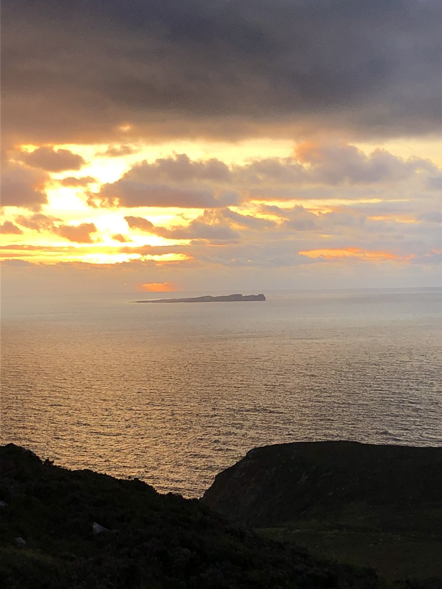 PaulaWardsIre's tweet photo. What’s not to love? Amazing sunsets, beaches, forest parks, fresh air, wool, tweed, great food, people to name just a few. #LoveDonegal https://t.co/xXsSX9vvFj