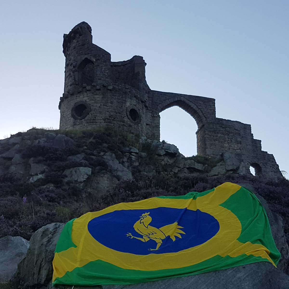 PenkhullflagC's tweet image. @nationaltrust hi #mowcop castle looks lovely with #penkhullflag we cant have the Scottish winning #votepenkhull @FlagInstitute  #worldseriesofflags