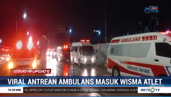 Metro_TV's tweet photo. #Covid19UpdateMetroTV Antrian panjang ambulans untuk masuk ke dalam rumah sakit darurat wisma atlet Kemayoran sempat terjadi pada Selasa malam. Deretan ambulans dari berbagai fasilitas dan rumah sakit ini mengantri untuk menunggu giliran masuk.
Streaming: https://t.co/jMf6U0vM3x https://t.co/LwavekmOqn