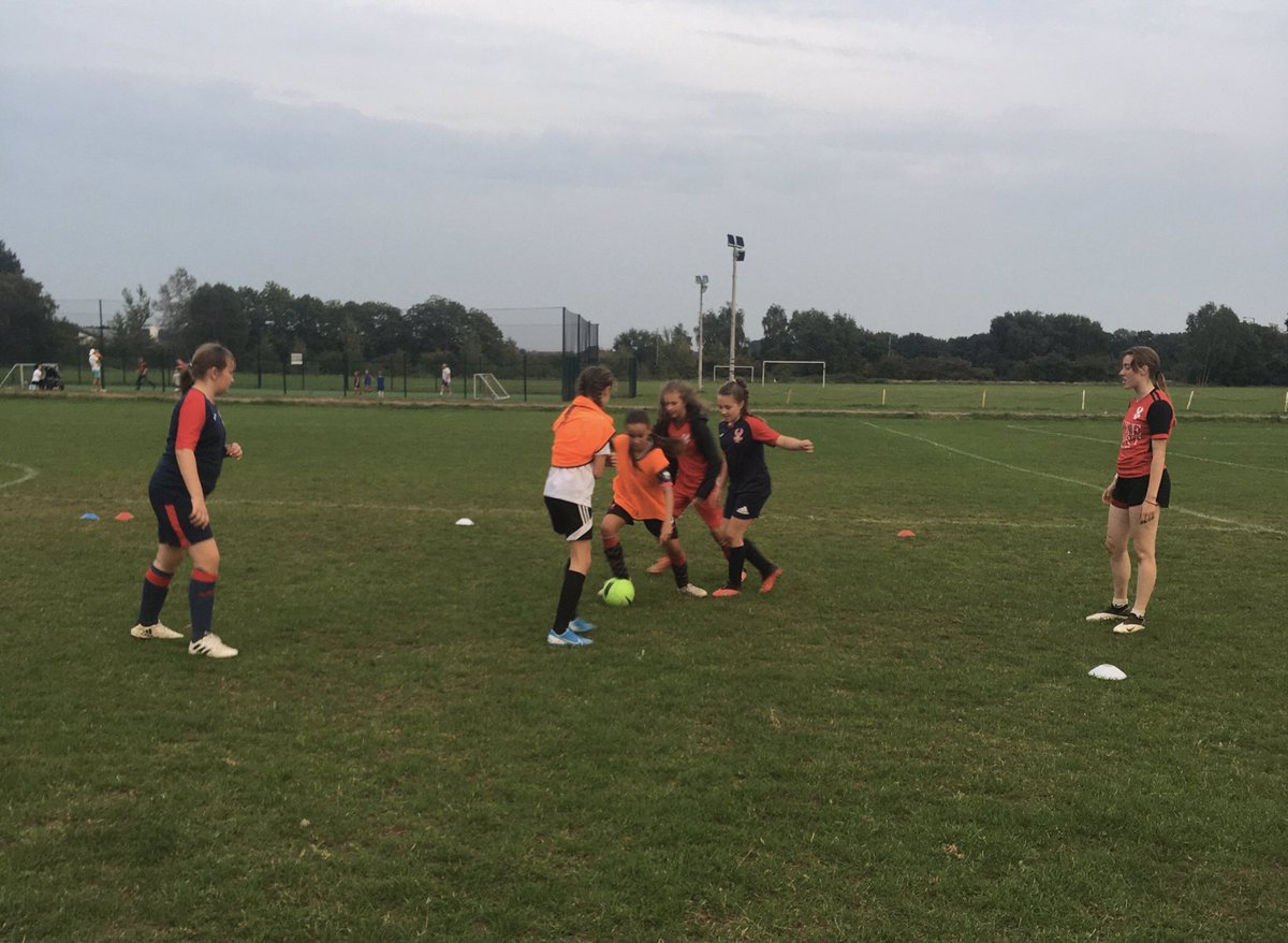 SHFootballCoach's tweet photo. Fun warm ups, games and advice for the U12 girls from @harriersacademy and @khfcladies players @TillyPearson4 and @Charlot17665624 who are always happy to give their time  #girlspathway @Tonksilitis @khfcofficial @khfcladies @nells_23 @FriesNo3 @BRHodge50 https://t.co/0IAsOsivad