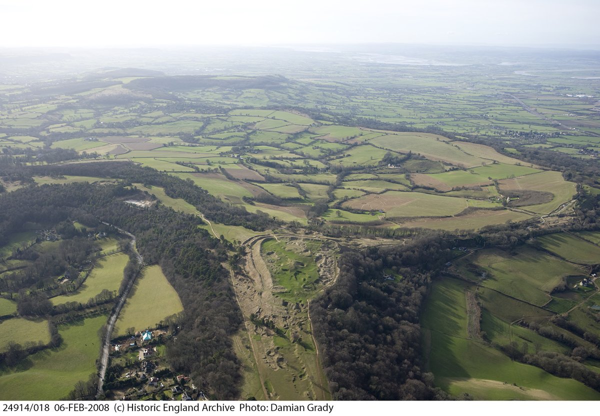 Some views of Painswick Beacon, Gloucestershire for #HillfortsWednesday. This particular hillfort also uses a few aliases, including Kimsbury Camp/Castle and Castle Godwin. The site entry and survey in the RCHME volume on the Iron Age and Roman Cotswolds (and, in fact  (1/2)