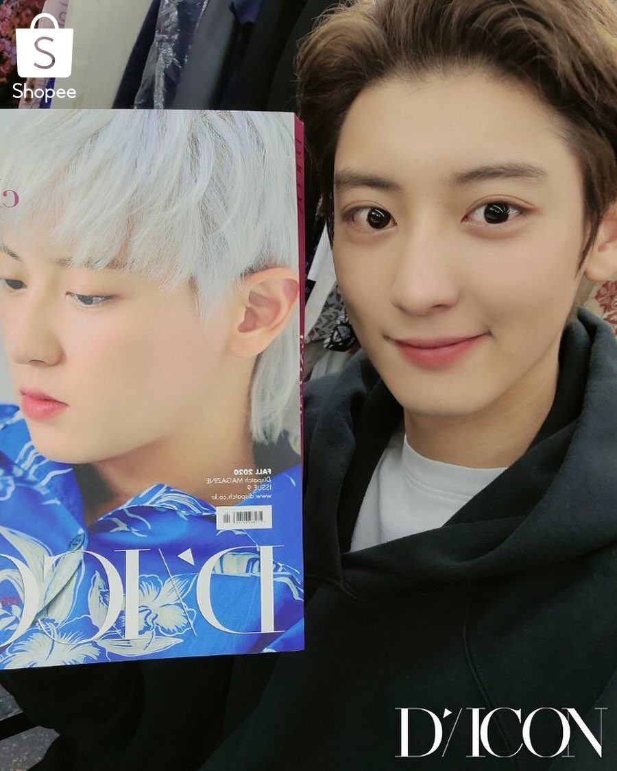 ShopeeSG's tweet photo. The first copy of the EXO photobook has been delivered to Chanyeol! Only available on Shopee in Singapore from now till 20 Sep - get your copy now: https://t.co/tDP57Cr2y6 #ShopeexEXO https://t.co/SuIWif4OUL