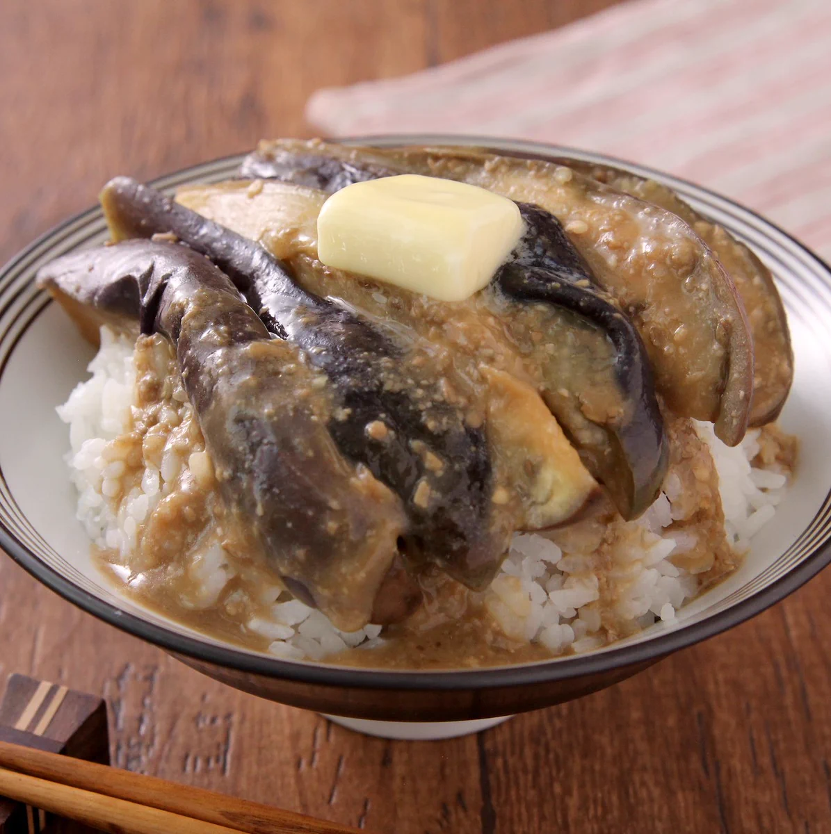 ナス好きにはたまらない？「なす味噌バター丼」は至福の味！