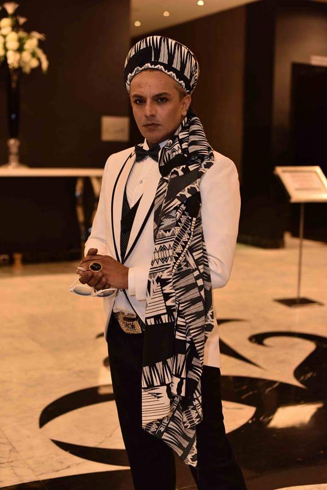Imam_A_Siddique's tweet photo. @0_figure @Bhuvan_Bam @CarryMinati @BiggBoss #GoneForTea 🤣😂😅 @BiggBoss mein jaane ke liye aur end tak ba izzat qayam rehne ke liye param aatma mein & apne aap mein aatma vishwas hona zuroori hein. Ek band camrey mein camera mein gaali dene se koi Bigg Boss ke liye yogya nahin ho jaata. #AbAayiBaatSamajhMein #DropMinati https://t.co/7kES0gDBbd