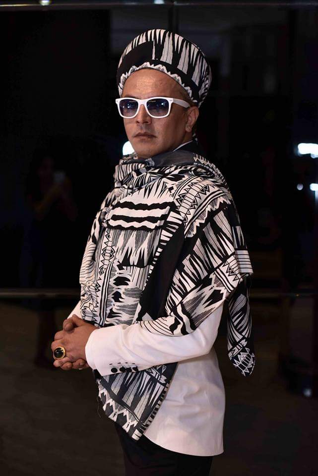 Imam_A_Siddique's tweet photo. @0_figure @Bhuvan_Bam @CarryMinati @BiggBoss #GoneForTea 🤣😂😅 @BiggBoss mein jaane ke liye aur end tak ba izzat qayam rehne ke liye param aatma mein & apne aap mein aatma vishwas hona zuroori hein. Ek band camrey mein camera mein gaali dene se koi Bigg Boss ke liye yogya nahin ho jaata. #AbAayiBaatSamajhMein #DropMinati https://t.co/7kES0gDBbd