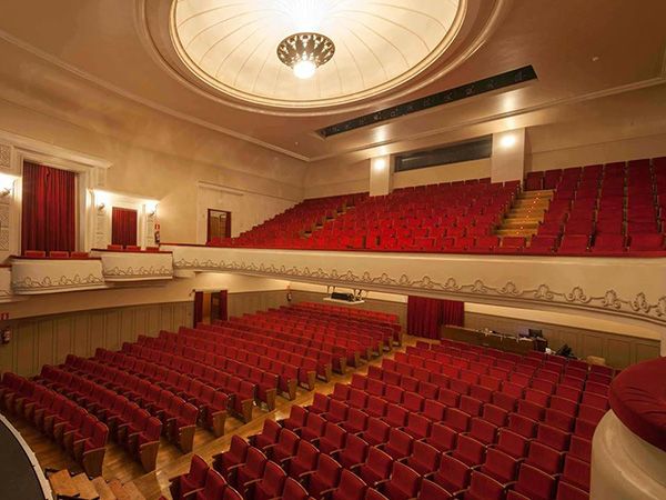 16/09 - Hoy en Ponferrada: El enjambre de Kepa Errasti. Vaivén Producciones en el Teatro Bergidum... buff.ly/32yVTSW