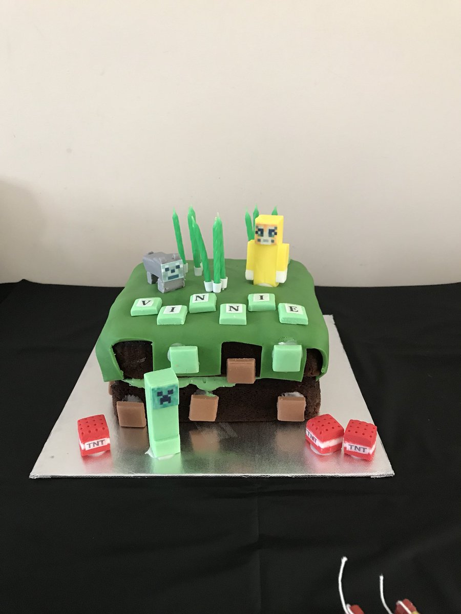 And then we had grassblock cake. Which ended up being like four layers to make it cube shaped. I later found a headless Stampy down the back of the sofa