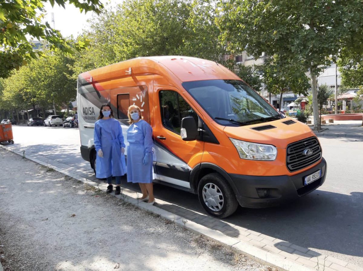 lorin_ymeri's tweet image. Njësia Vendore e Kujdesit Shëndetësor Tiranë do të mund të kryejë testime për Covid-19 edhe për banorët të cilët ndodhen në zona të thella rurale. Mirënjohës për punën e palodhur të mjekëve dhe infermierëve të cilët ndodhen në frontin e parë të kësaj lufte.
Mbaj😷 #Ruajdistancen